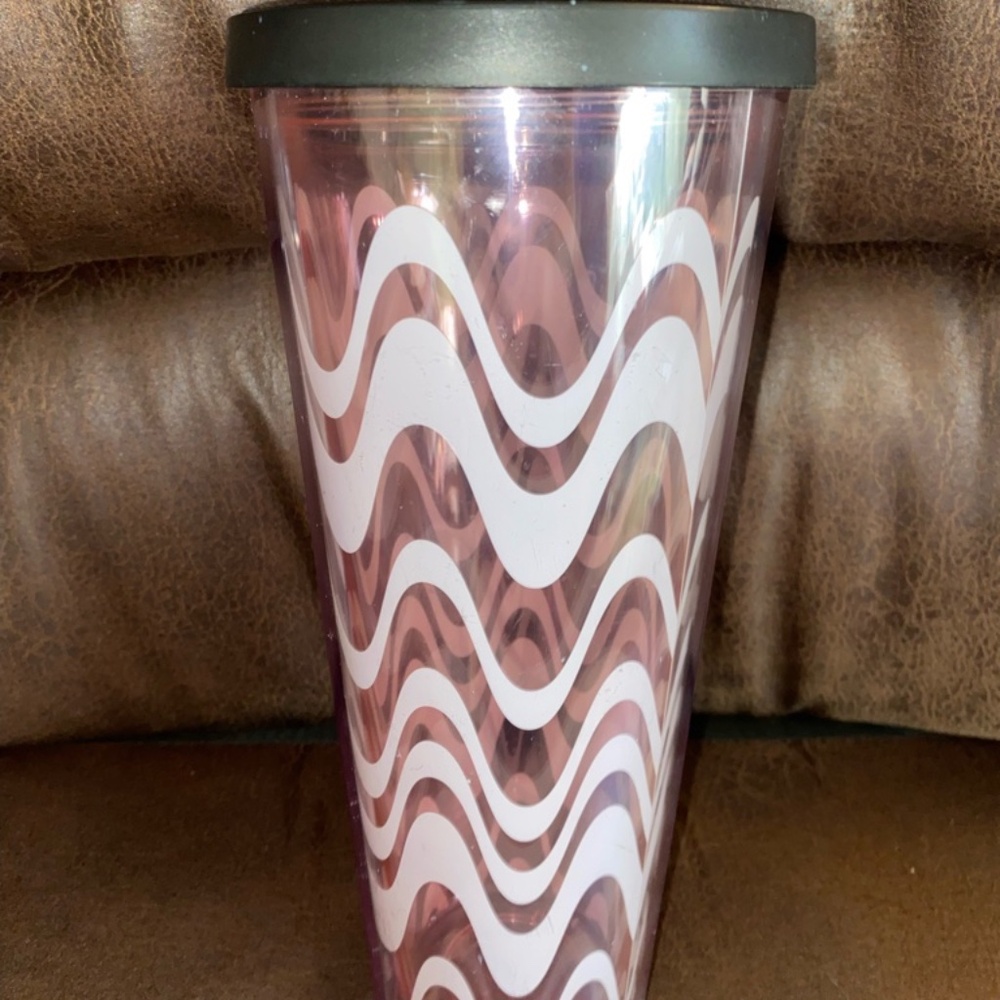 Starbucks Pink Wavy Line Venti 24 oz Cup Plastic Tumbler Black Lid No Straw RARE